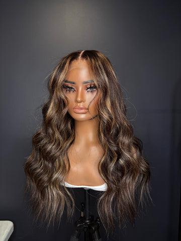 "BLONDE & BOUGIE" UNIT